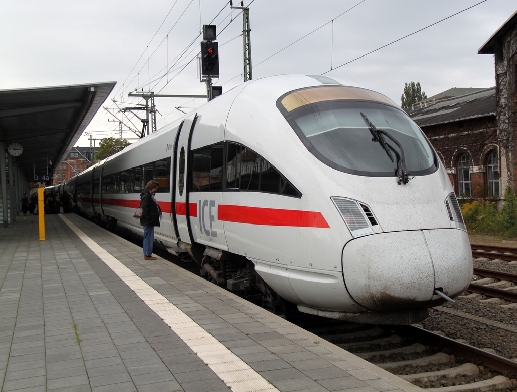 Am 29.09.2012 ging es zu den Schweriner Modellbahn-Tagen angereist wurde aus Rostock natrlich mit dem ICE 1611 von Warnemnde bis Schwerin Hbf dieser Zug ist noch bis zum 08.12.2012 fr Lnder-Tickets freigeben.29.09.2012