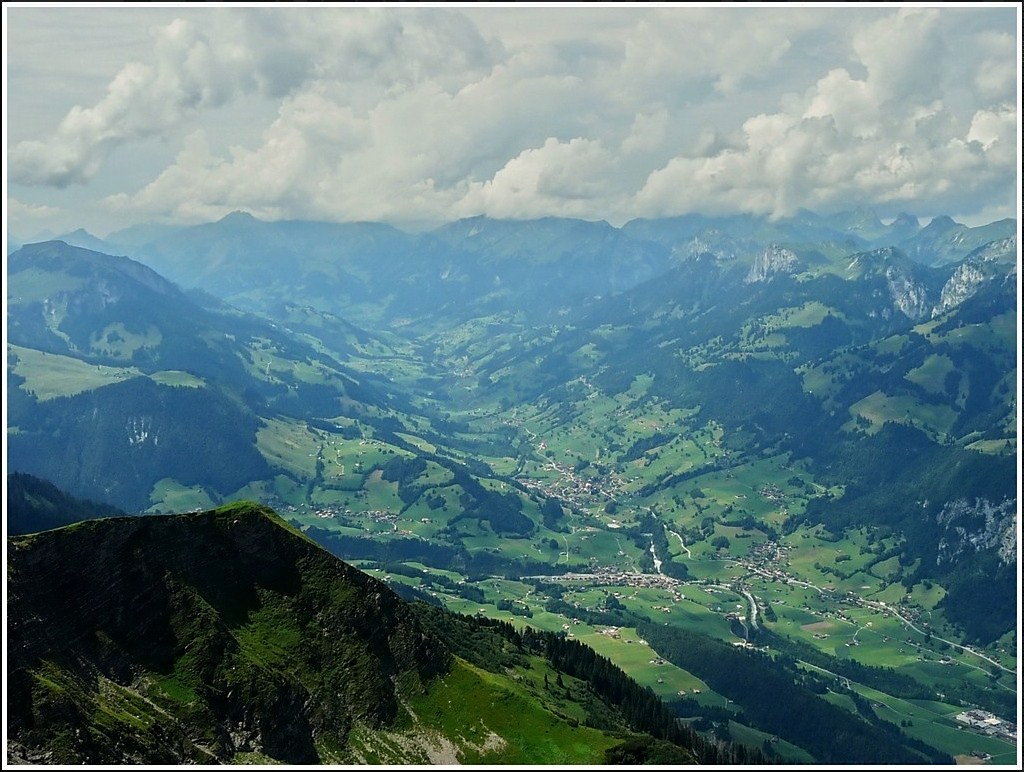 Am Niesen Kulm hat man eine schne Aussicht ins Simmental. 29.07.2008 (Jeanny)