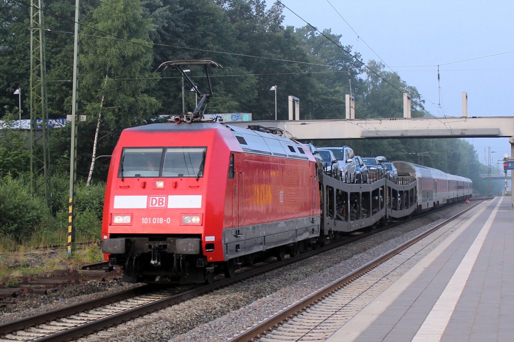 Am Samstagmorgen des 07.07.2012 hat die BR 101 018-0 mit ihren  City Night Line  am Haken, ihren Zielbahnhof HH - Altona bald ereicht. Aufnahmeort: Bf Tostedt