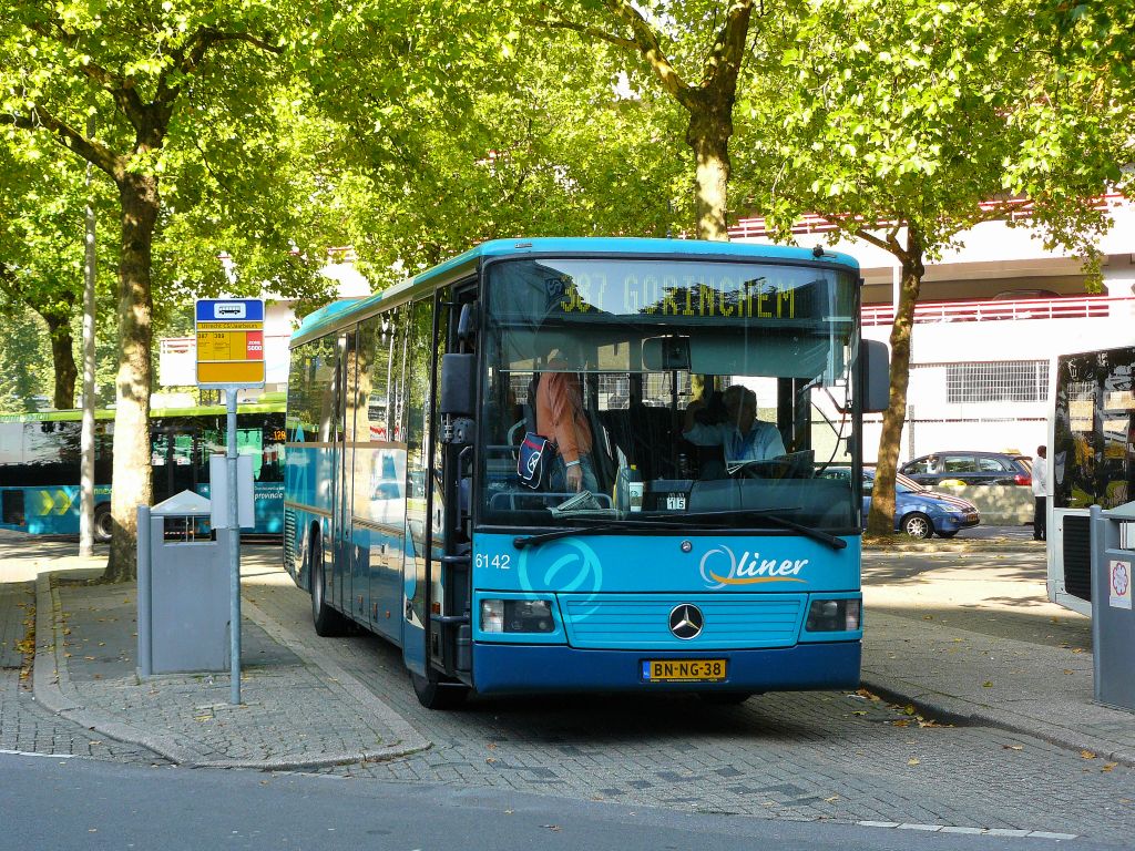 Arriva Bus 6142. Mercedes-Benz O550 Integro Baujahr 2003. Jaarbeursplein Utrecht Centraal Station 28-09-2011.