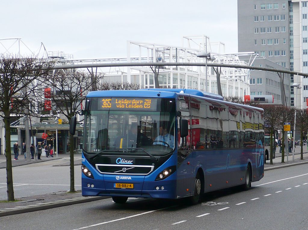 Arriva Bus 7731 Volvo 8900 Qliner Baujahr 2012. Stationsplein Leiden 16-02-2013.

Arriva bus 7731 Volvo 8900 Qliner bouwjaar 2012. Stationsplein Leiden 16-02-2013.