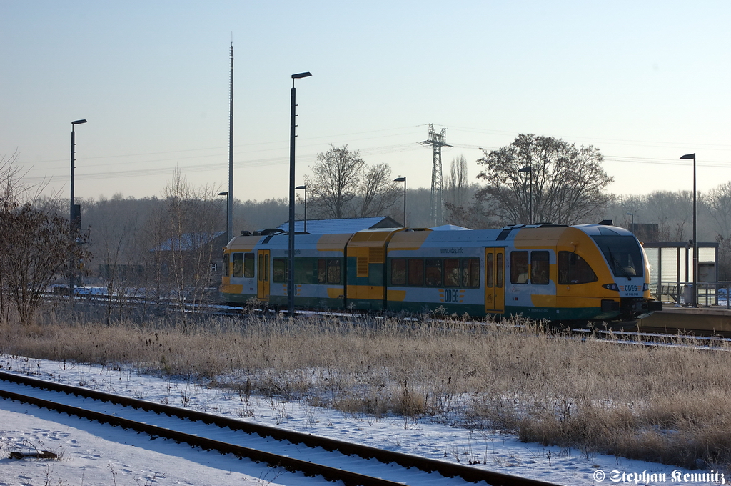 Auch Heute Vormittag des 06.02.2012 geht bei der ODEG wieder mal nichts auf der KBS 209.51 und ein SEV wurde eingerichtet. Hier steht die 646 044 (646 044-7) am Bahnsteig 3 des Rathenower Hbf. 06.02.2012