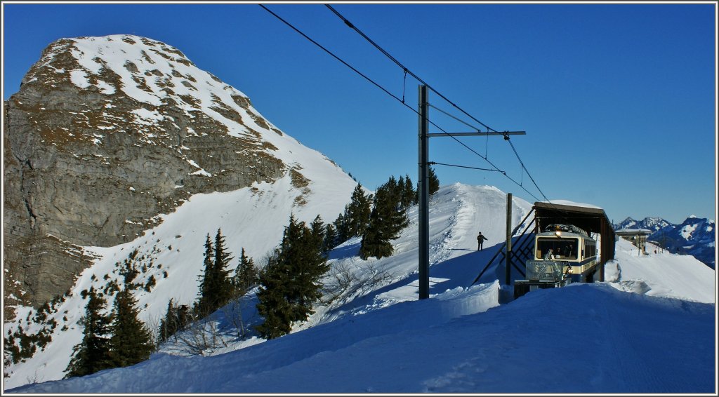Auf der Fahrt nach oben ist dieser Rocher-de-Naye Zug.
(12.01.2012)
