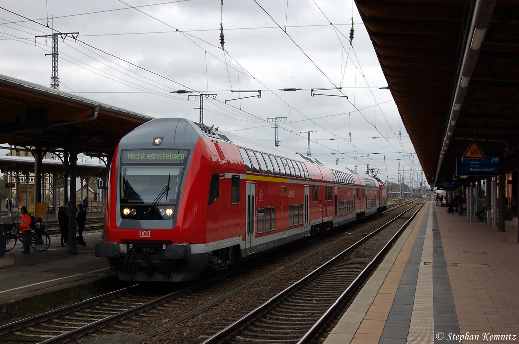 Auf Gleis 2 in Stendal ist die RB29 (RB 27567) aus Salzwedel eingefahren und geschoben hatte die 112 170. 30.03.2012