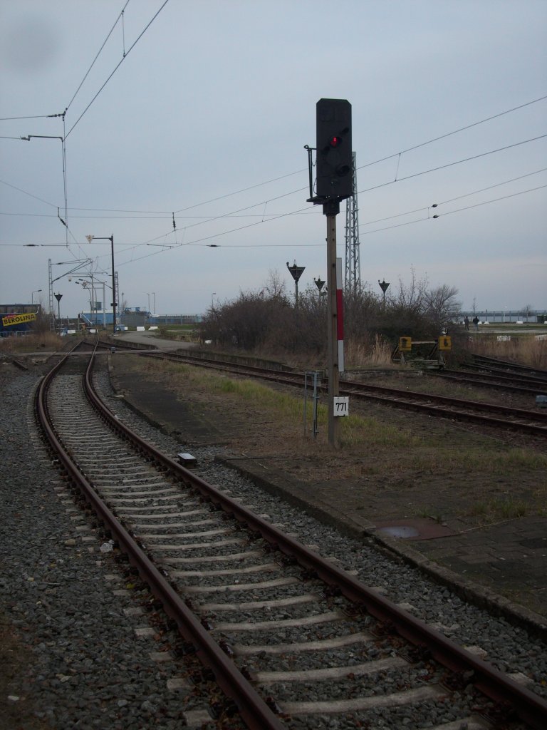 Ausfahrsignal 771 in Richtung ehmaliger Fhranleger in Warnemnde am 05.Dezember 2009.