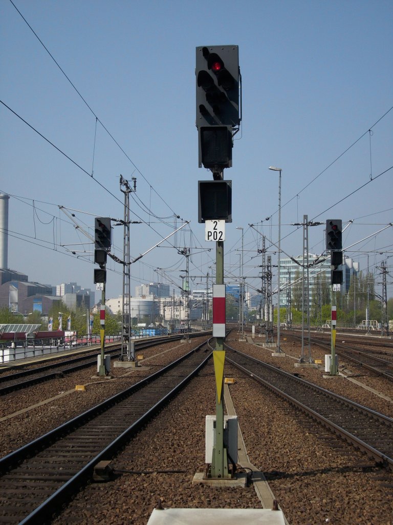 Ausfahrsignale Richtung Berlin Alexanderplatz im Berliner Ostbahnhof.