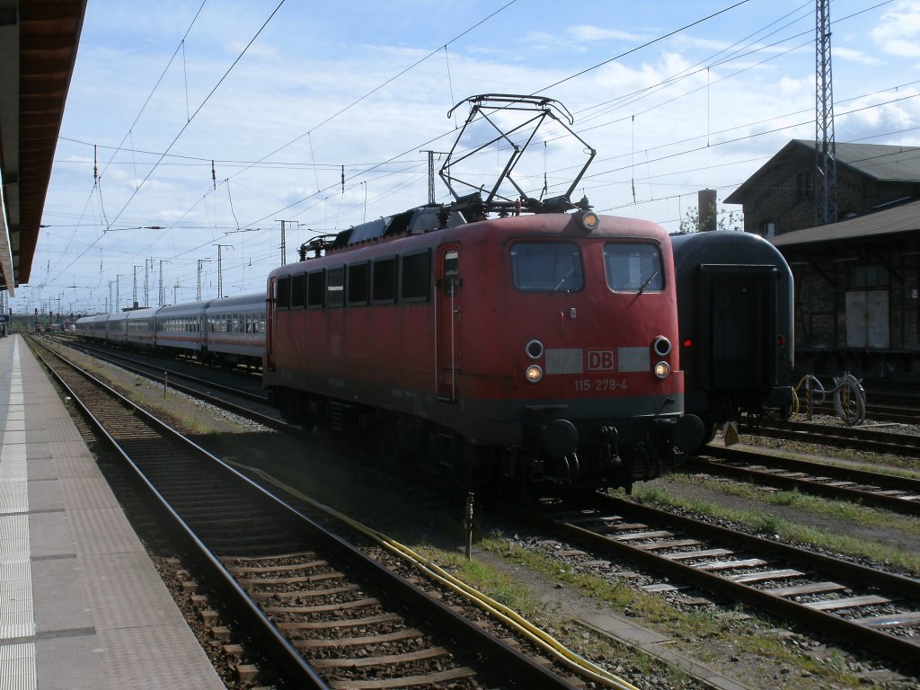 Bevor es wieder zurck Richtung Heimat ging,konnte ich 115 278-4,am 05.Mai 2012,in Stralsund fotografieren.