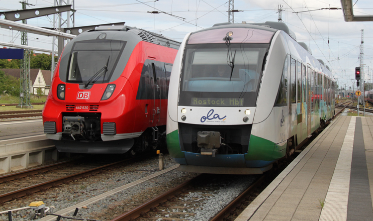 Bitte antreten zur kleinen Mrchen-Stunde im Rostocker Hbf.(26.07.2011)