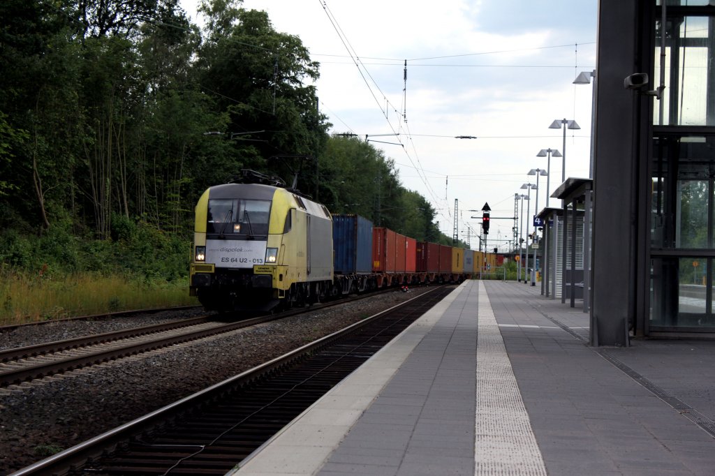 BoxXpress ES 64 U2-013 Mit Containerzug Aus Bremen in Richtung Hamburg Durchfhrt Langsam den Bahnhof Tostedt am 07.07.2011 ein Foto von der 
Bahnfotokiste.com