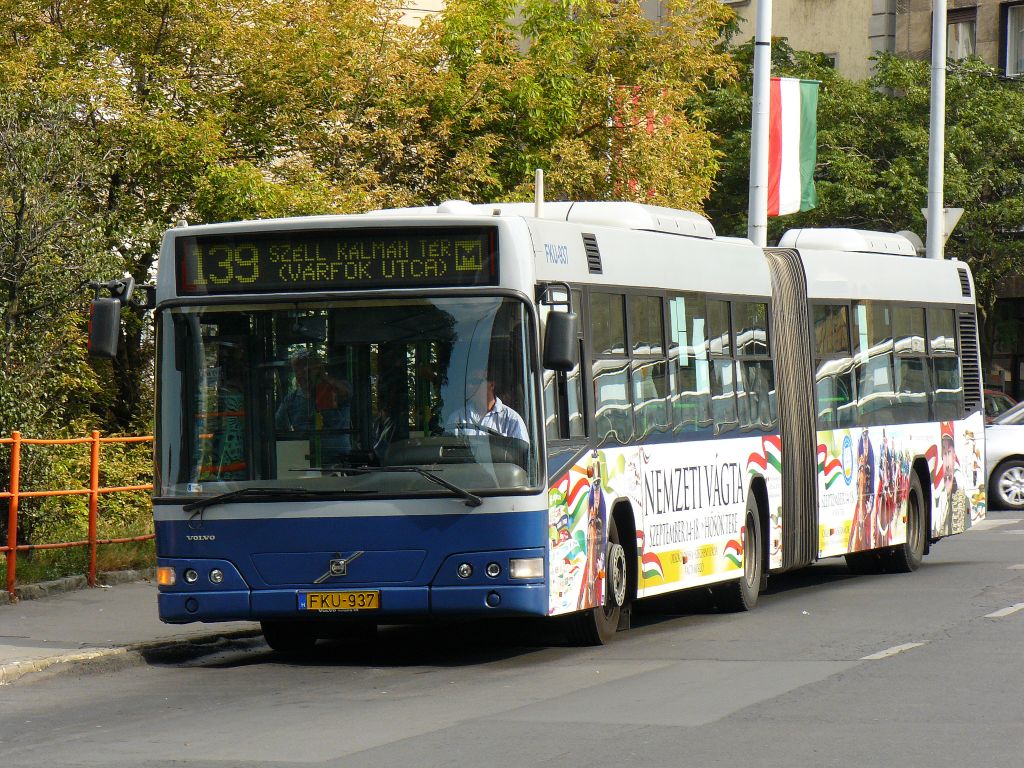 Bvk Bus FKU-937 Volvo 7700A Baujahr 2005.  Varfok Utca, Budapest 02-09-2011.

Bvk bus FKU-937 Volvo 7700A bouwjaar 2005.  Varfok Utca bij het Moszkva Tr Boedapest 02-09-2011.