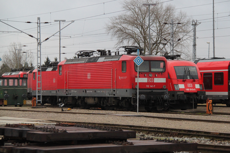 BW Kiel 112 141-7 und BW Cottbus:182 013-3 zu Gast im BW Rostock Hbf.06.12.2011