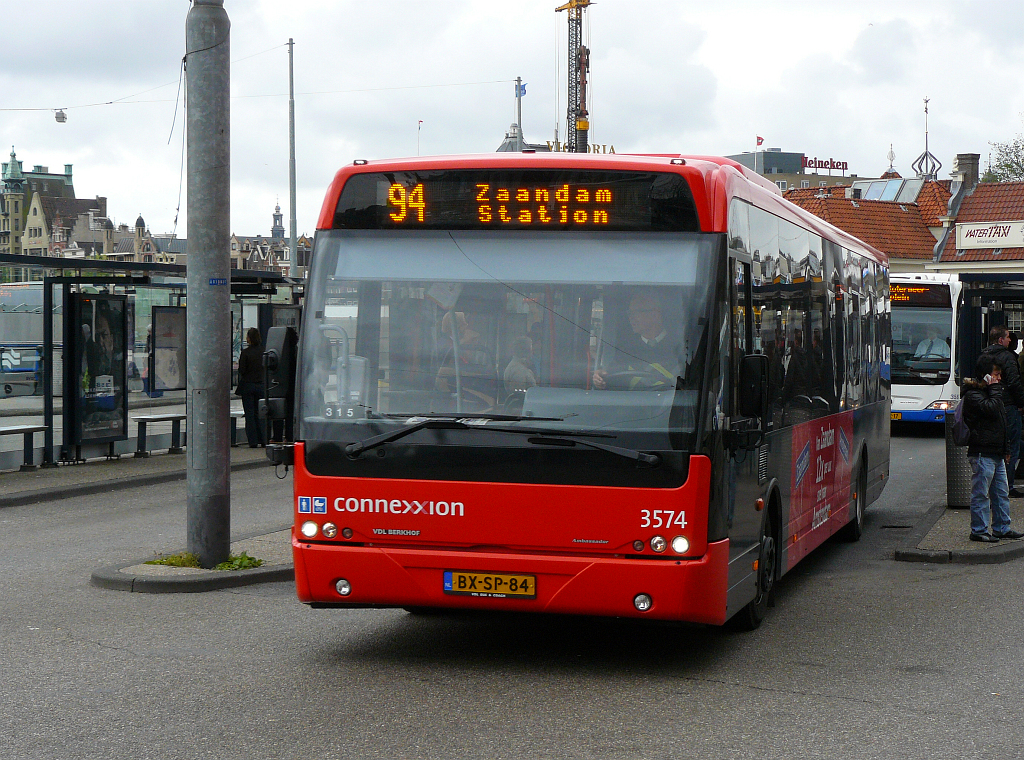 Connexxion Bus 3574 Baujahr 2010 Amsterdam Centraal Station 27-05-2011.