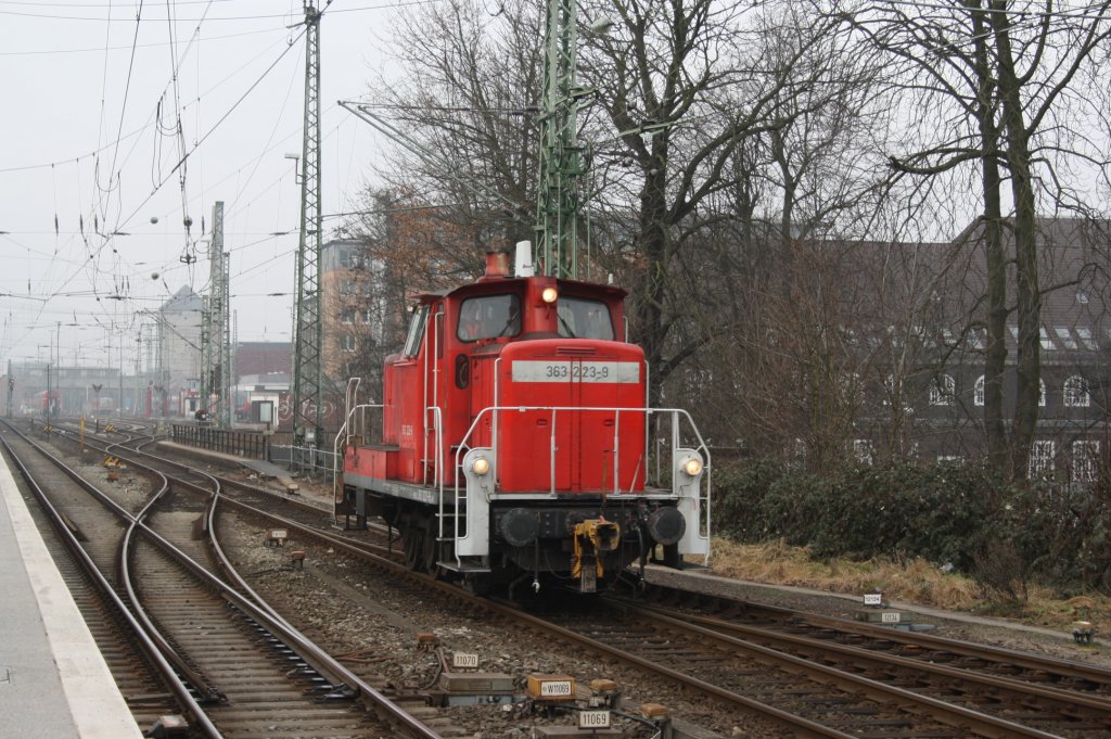 DB 363 223-9 Rangiert in  Bremen Hbf am 29.01.2011