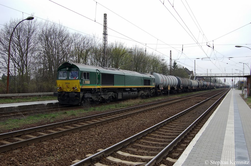 DE 64 (266 064-5) HGK mit Kesselzug in Priort in Richtung Hennigsdorf unterwegs. 05.04.2011