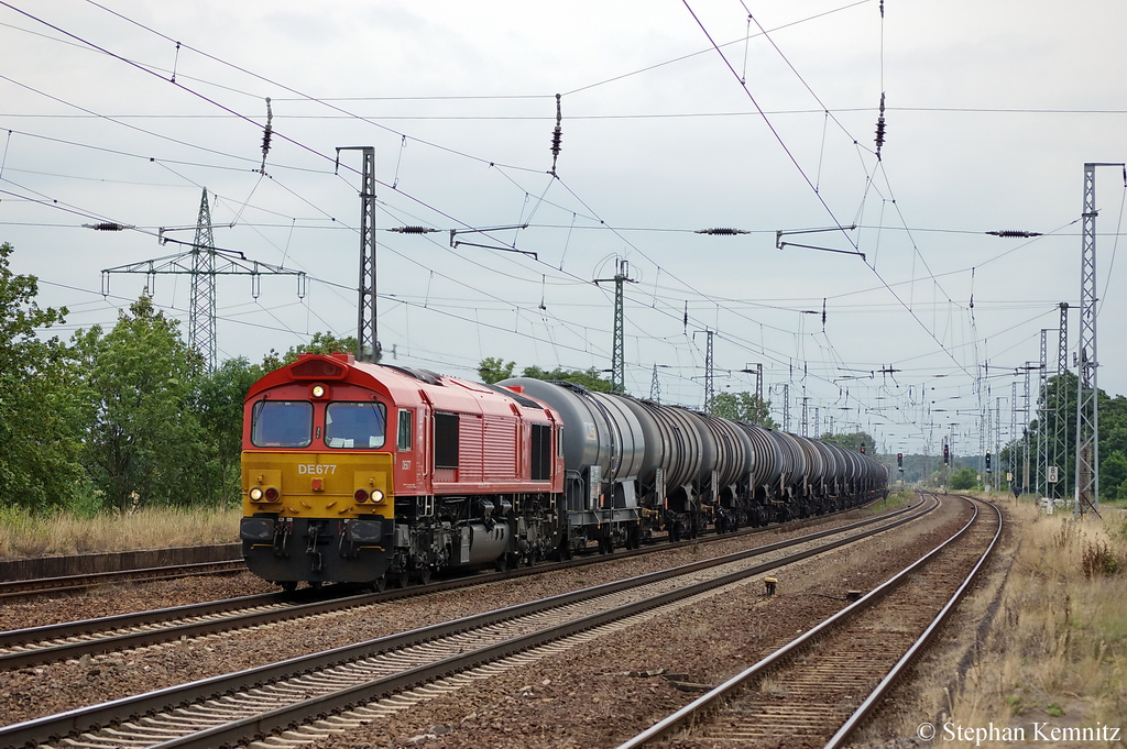 DE 677 (266 107-2) HGK mit Kesselzug in Saarmund Richtung Nudow unterwegs. 21.07.2011