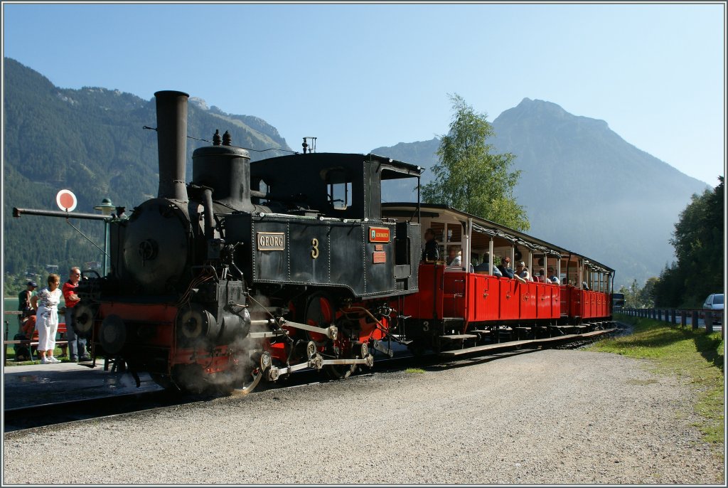 Der alte GEORG hat sein Zug von Jenbach zur Enthaltestelle Seespitz heraufgepfupft. 16. Sept. 2011 