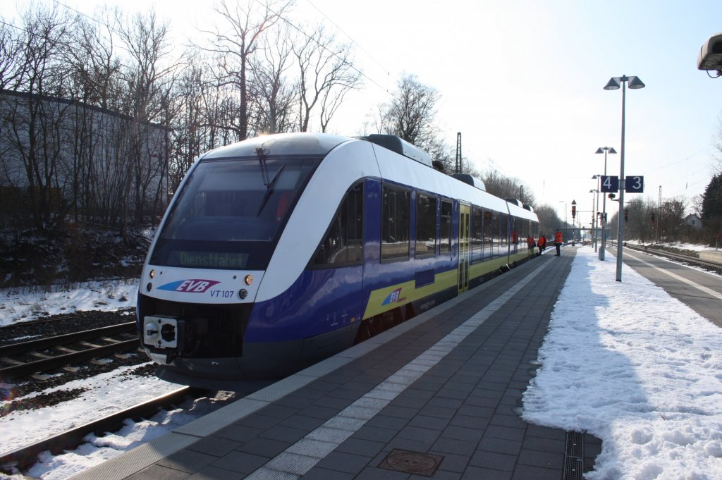 Der EVB VT 107 Auf Probefahrt von Bremervrde nach Tostedt und Zurck war am 21.02.2011 in Bahnhof Tostedt Angekommen. Im Hintergrund Sieht man Welche Aus Der Bahnwerkstatt der EVB.