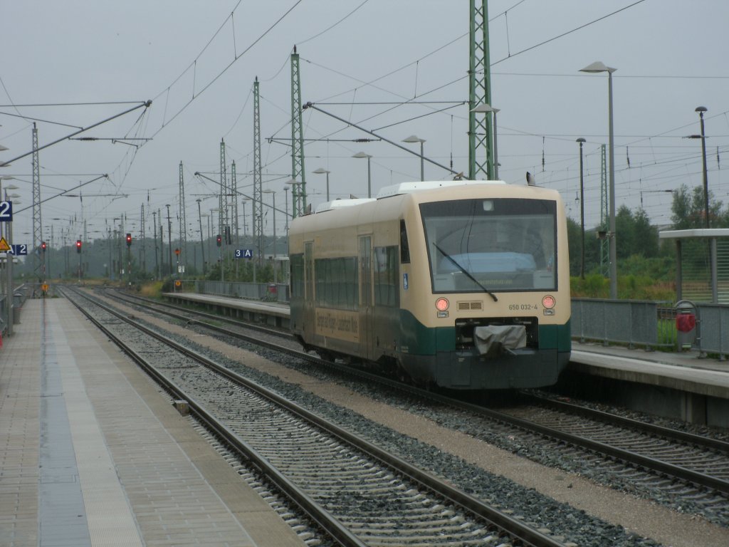 Der PRESS VT650 032 fernab von seinem Stammgleis,am 30.Juli 2011,in Bergen/Rgen.