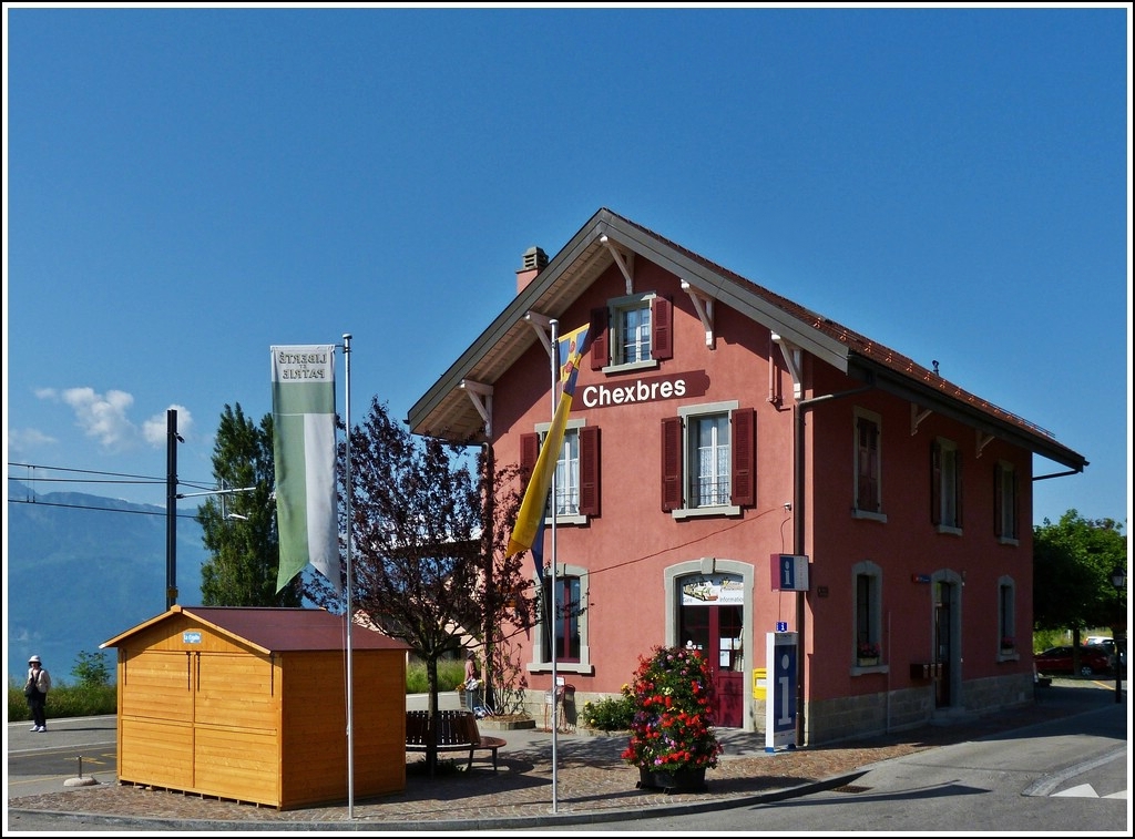 Der schne Bahnhof von Chexbres, links im Bild ist ein Teil der Rettung von Margaretha und Jeanny zu sehen. ;-) 28.05.2012 (Hans)