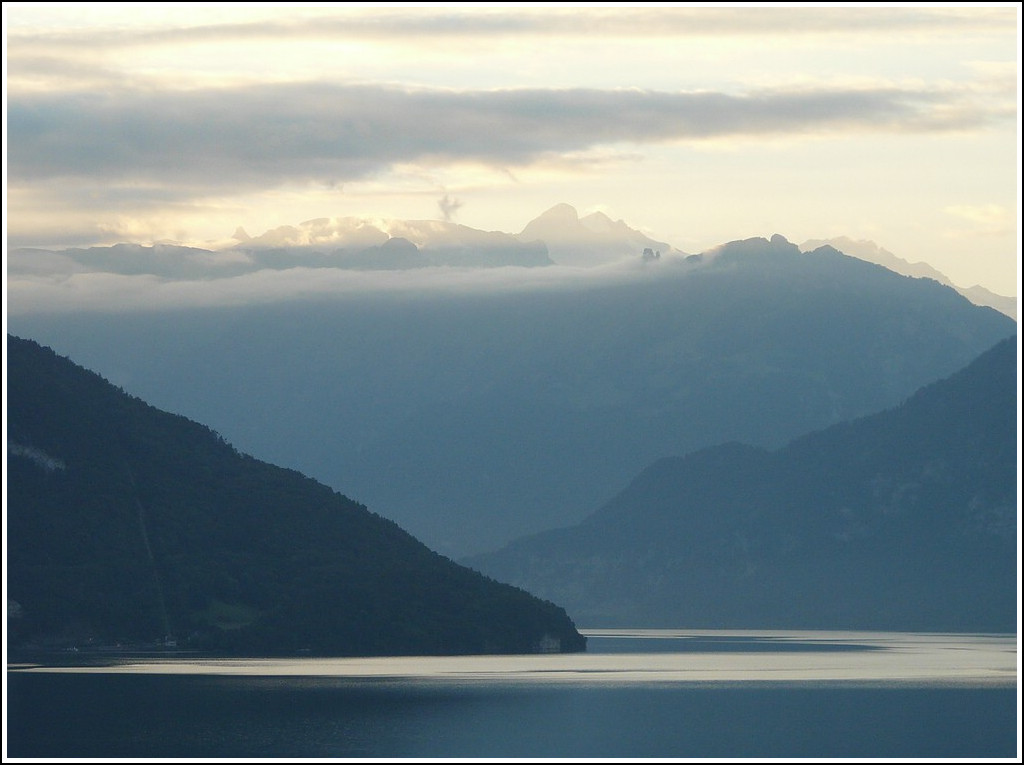 Der Thunersee am Morgen des 03.08.2008. (Jeanny)