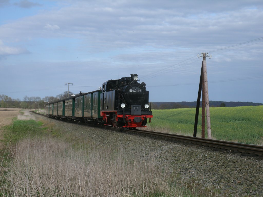 Die scherzhaft  Panzer  genannte 99 4011-5 hatte,am 27.April 2012,von Ghren kommend noch wenige Kilometer bis Putbus.