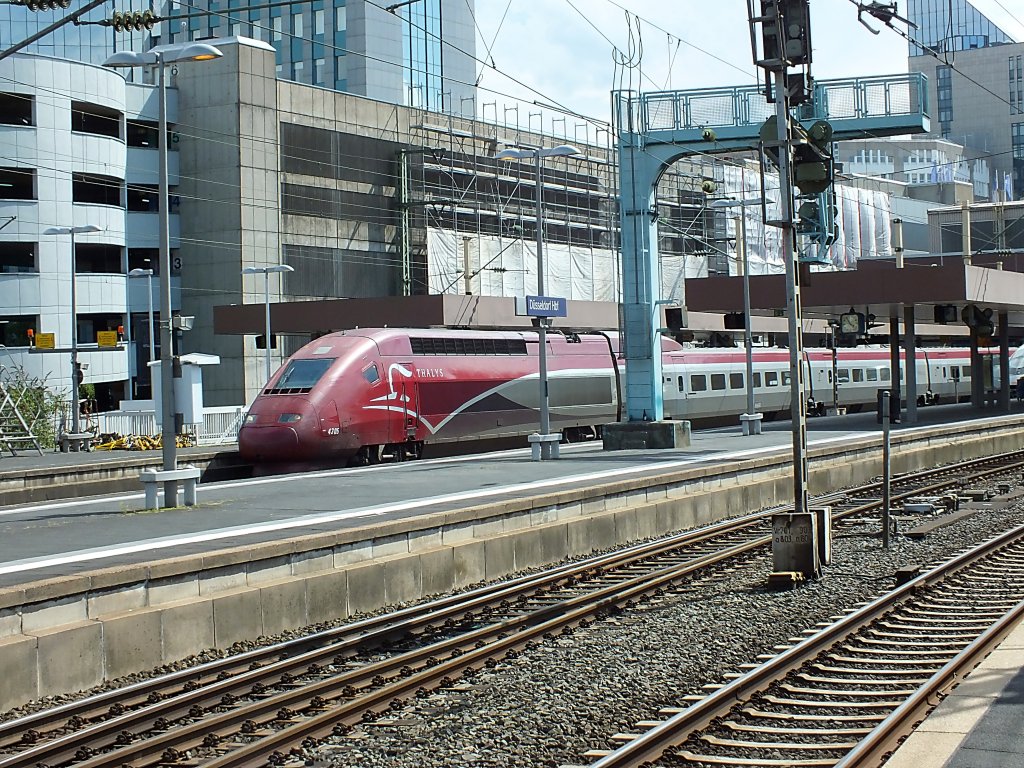 Die Thalys-Einheit 4305 am 3.8.13 im D�sseldorfer Hauptbahnhof.