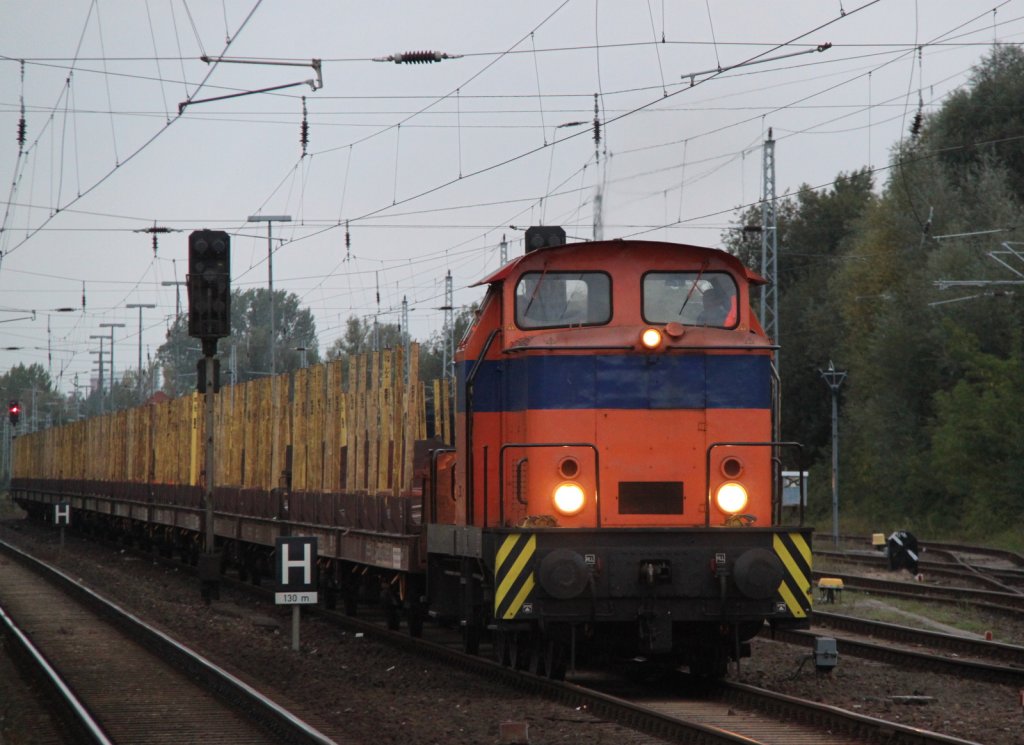 Die V60 vom Rostocker Fracht und Fischereihafen war am Morgen mit dem Leerzug von Stendal-Niedergrne im Bahnhof Rostock-Bramow beschftigt.16.09.2012
