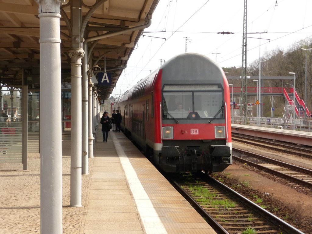 Diese DOSTO-Garnitur stand am 11.04.2012 in Berlin-Wannsee.
RE1 -> Brandenburg Hauptbahnhof