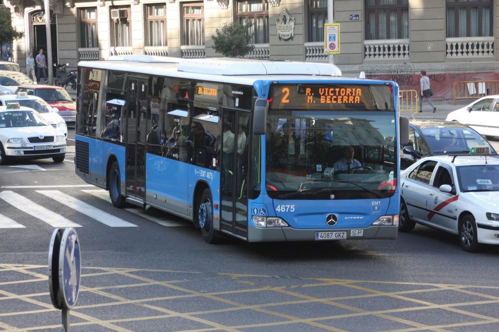 Dieser Mercedes Citaro geh�rt zum st�dtischen Fuhrpark der spanischen
Hauptstadt Madrid. 
Aufnahme in Madrid am 29.10.2009.