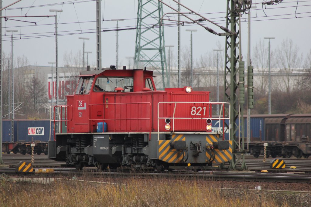 Dortmunder Eisenbahn Lok 821 Rangiert am 04.12.2012 in Hamburg Walterhof.