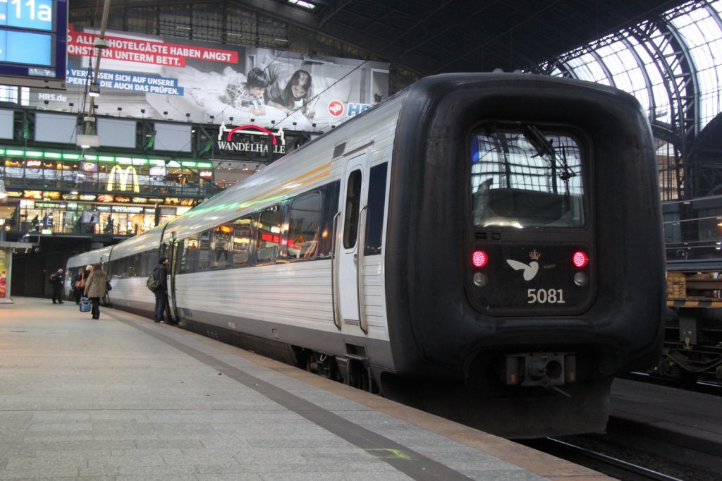 DSB-Gumminase 5081 als EC 386 von Hamburg Hbf nach Aarhus  kurz vor der Ausfahrt im Hamburger Hbf.10.03.2012