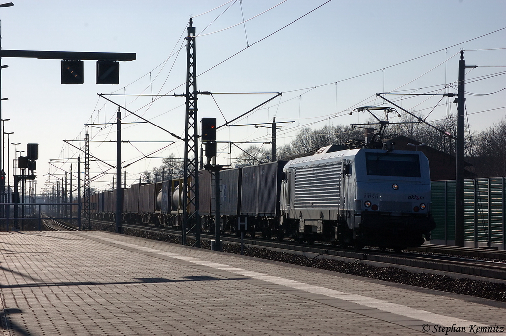 E 37511 CTL Logistics GmbH mit einem Containerzug in Rathenow in Richtung Wustermark unterwegs. 25.03.2012