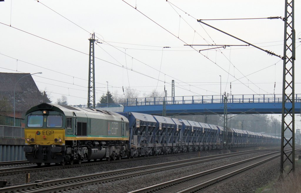 EGP - BR 266 005-8 mit einen schweren Schotterzug auf den Weg in den Hamburger Hafen, muss in Bf Tostedt auf zwei Überholungen warten. Datum 26.03.2012