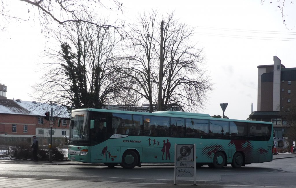 Ein Setra S 417 UL der Fa. Pflieger aus B�blingen f�hrt im Stadtverkehr ,Sindelfingen