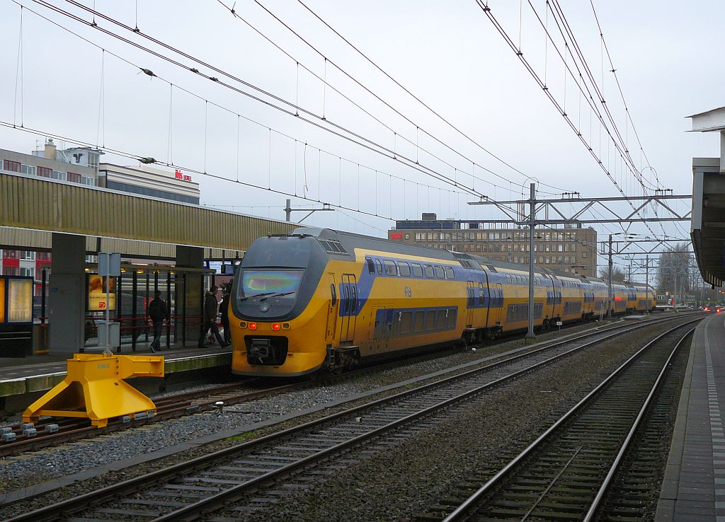 Ein TW DD-IRM-VI als Intercity nach Utrecht CS Gleis 2 Leiden Centraal 07-01-2013.

NS DD-IRM-VI als Intercity naar Utrecht CS op spoor 2 Leiden Centraal 07-01-2013.