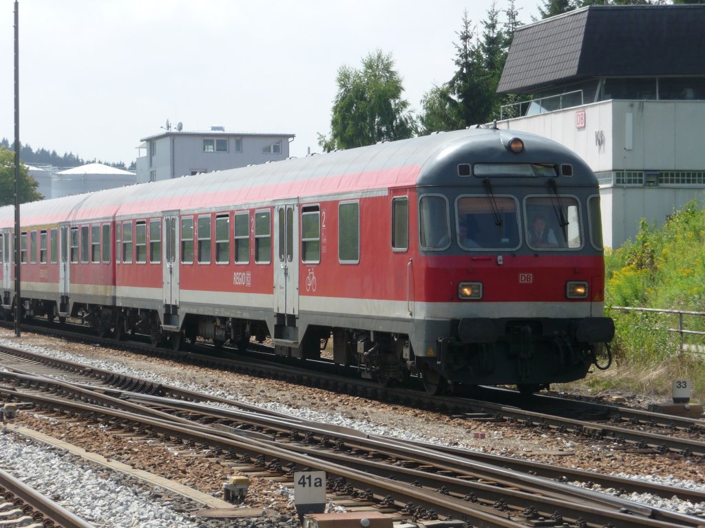 Eine Regionalbahn fhrt in den Kemptener Hauptbahnhof ein. 01.08.2011