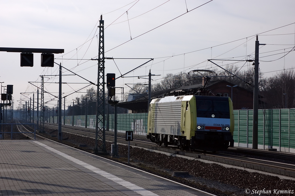 ES 64 F4 - 205 (189 205-8) MRCE Dispolok GmbH fr PKP CARGO S.A als Lz in Rathenow und wird hier nach Polen berfhrt. 05.03.2012