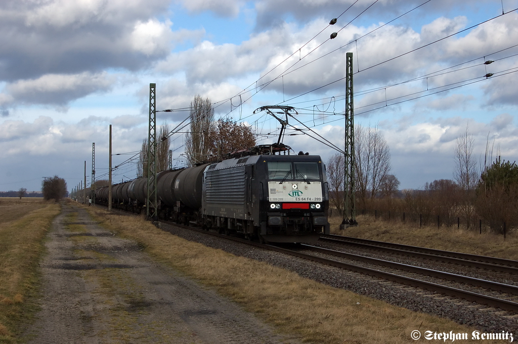 ES 64 F4 - 289 (189 289-2) MRCE Dispolok GmbH fr ITL Eisenbahn GmbH mit einem Kesselzug  Umweltgefhrdender Stoff, flssig  in Mahlwinkel in Richtung Magdeburg unterwegs. 25.02.2012