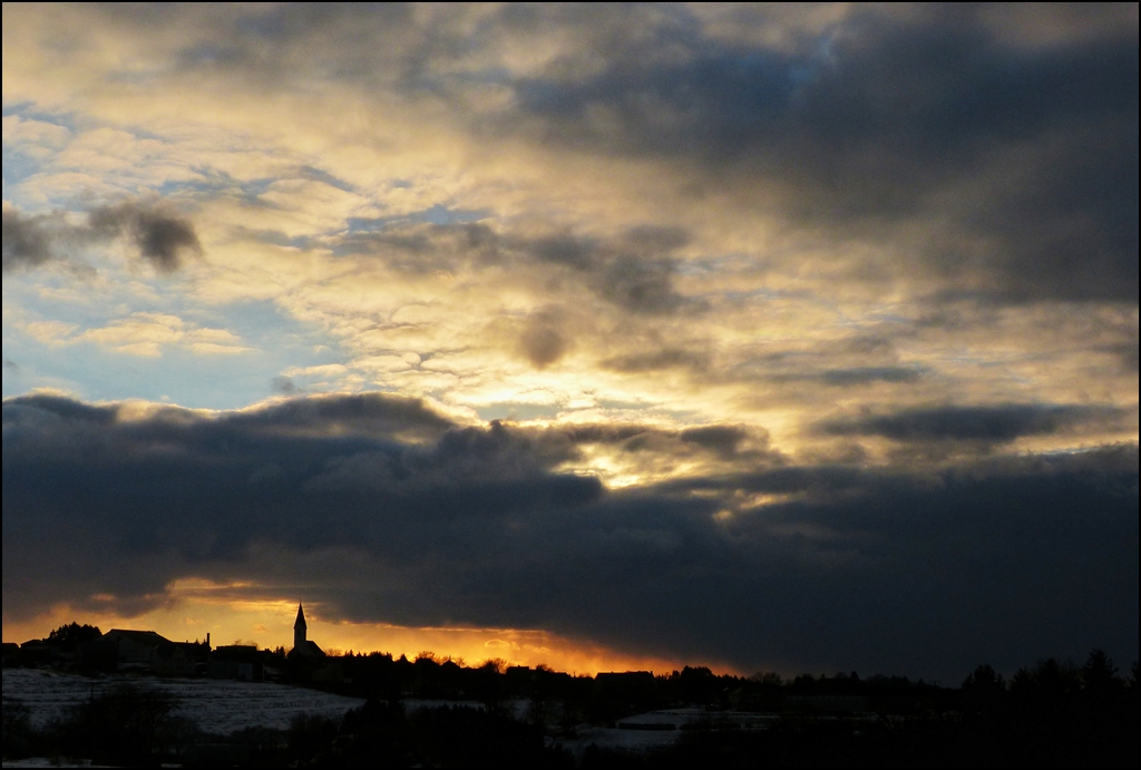 Es sieht nach Schnee aus in Heiderscheid. 21.02.2013 (Jeanny)