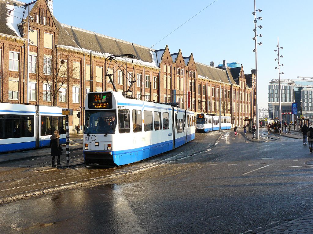 GVBA TW 823 Amsterdam Centraal Station 16-01-2013.

GVBA tram 823 met daar achter tram 835. Stationsplein Amsterdam 16-01-2013.