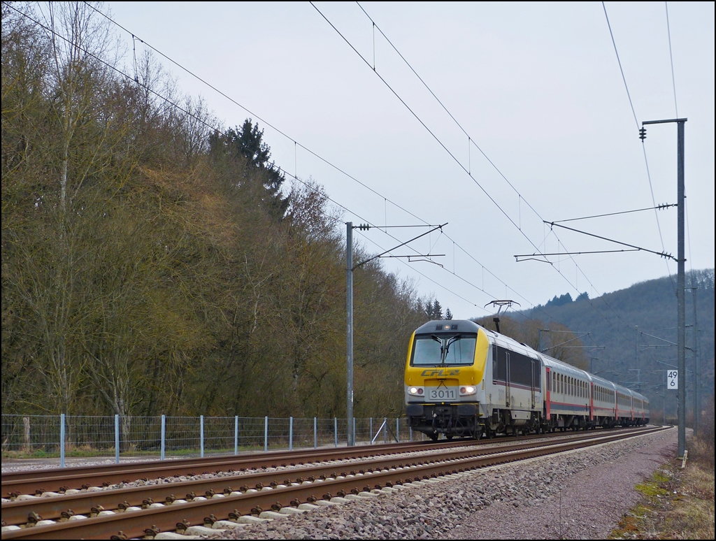 Heute war es mal wieder ein langer IR 117 Liers - Luxemburg, der in Erpeldange/Ettelbr�ck an mir vorbei fuhr. 26.02.2013 (Jeanny)