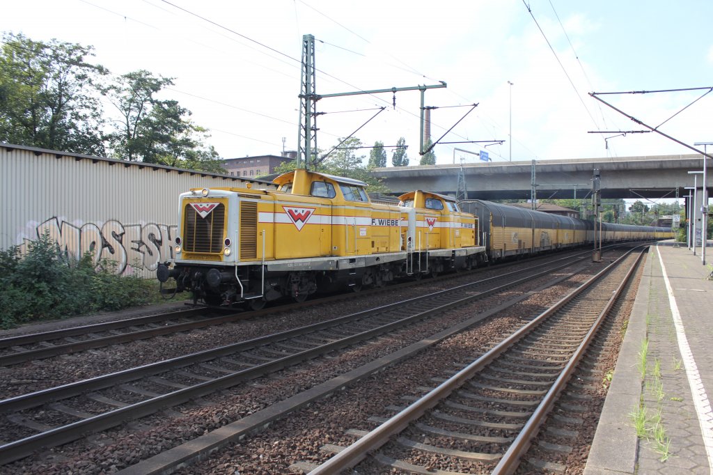 H.F.Wiebe V 100 in Doppeltration mit den Loks Nr.8 und Nr.9 kamen am 10.09.2011 durch  Hamburg Harburg gefahren mit PCT Altmann Wagen aus Cuxhaven.