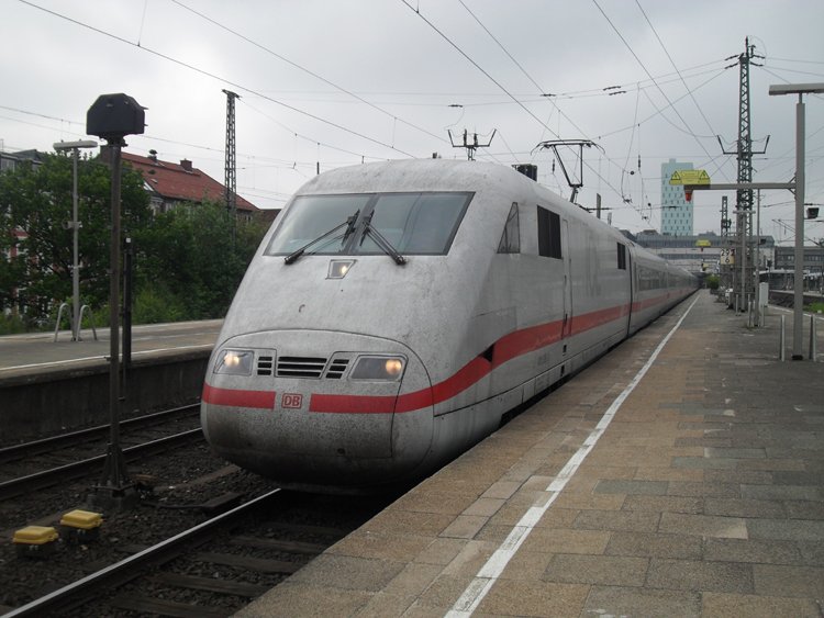 ICE 75 von Hamburg-Altona Richtung Zrich HB kurz vor der Abfahrt im Bf Hamburg-Altona(05.06.10)