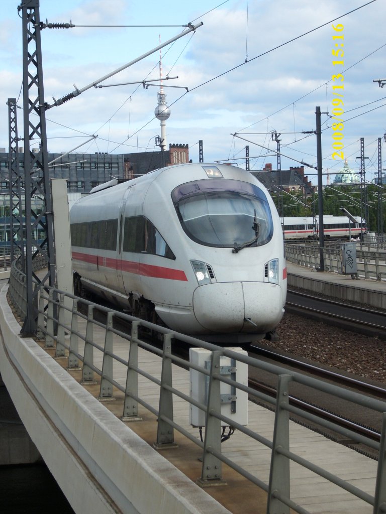 ICE-TD 605 016 nach Dnemark am 13.September 2008 bei der Einfahrt in den Berliner Hbf.