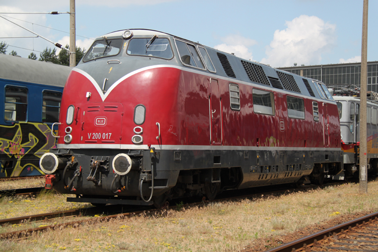 IGE V 200 017,welche im ehemaligen Arriva-Werk gewartet wird abgestellt im Bahnwerk Neustrelitz
(Netinera Werke GmbH)Aufgenommen am 17.06.2011