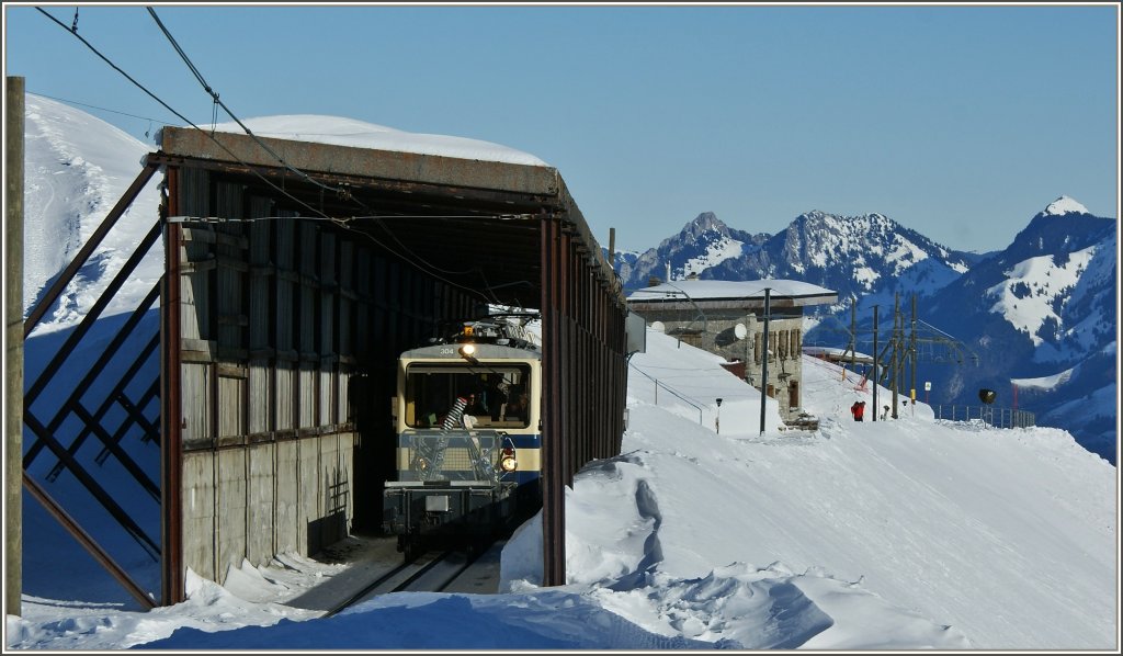 In einer Lawinengalerie bei der Station Jaman.
(12.01.2012)