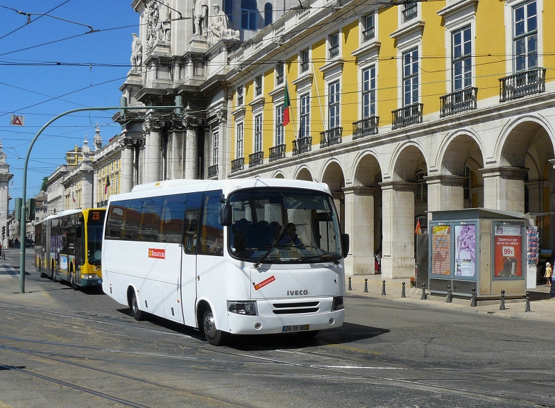 Iveco Reisebus Praca Do Comercio, Lissabon, Portugal 28-08-2010.
