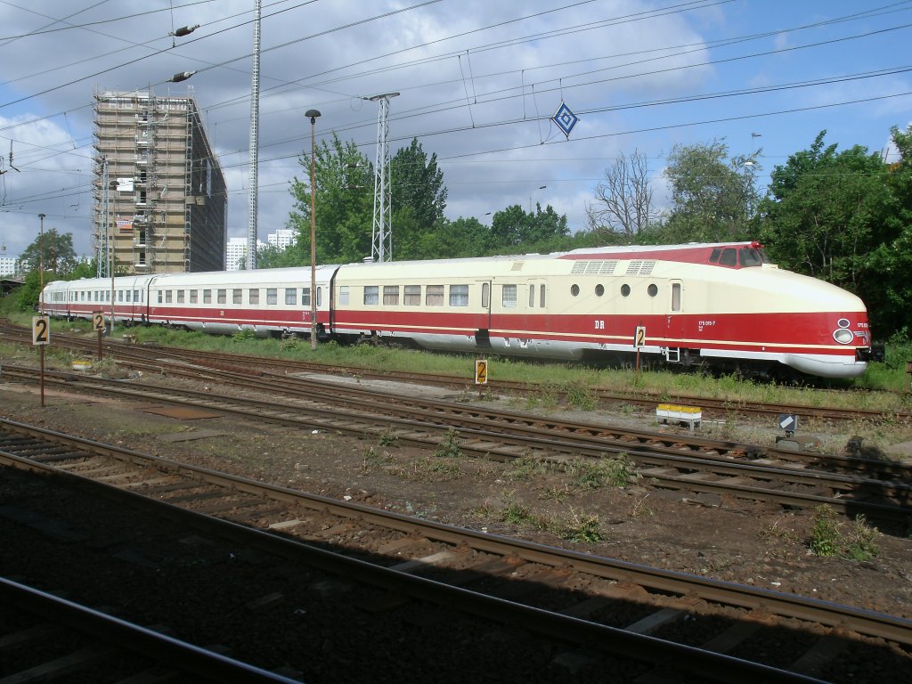 Jeder hat sein Lieblingszug oder Lok ich zum Beispiel bin Fan vom SVT 175.Am 12.Mai 2012 fotografierte ich in Berlin Lichtenberg mein Lieblingszug SVT 175 015-7/016-5.