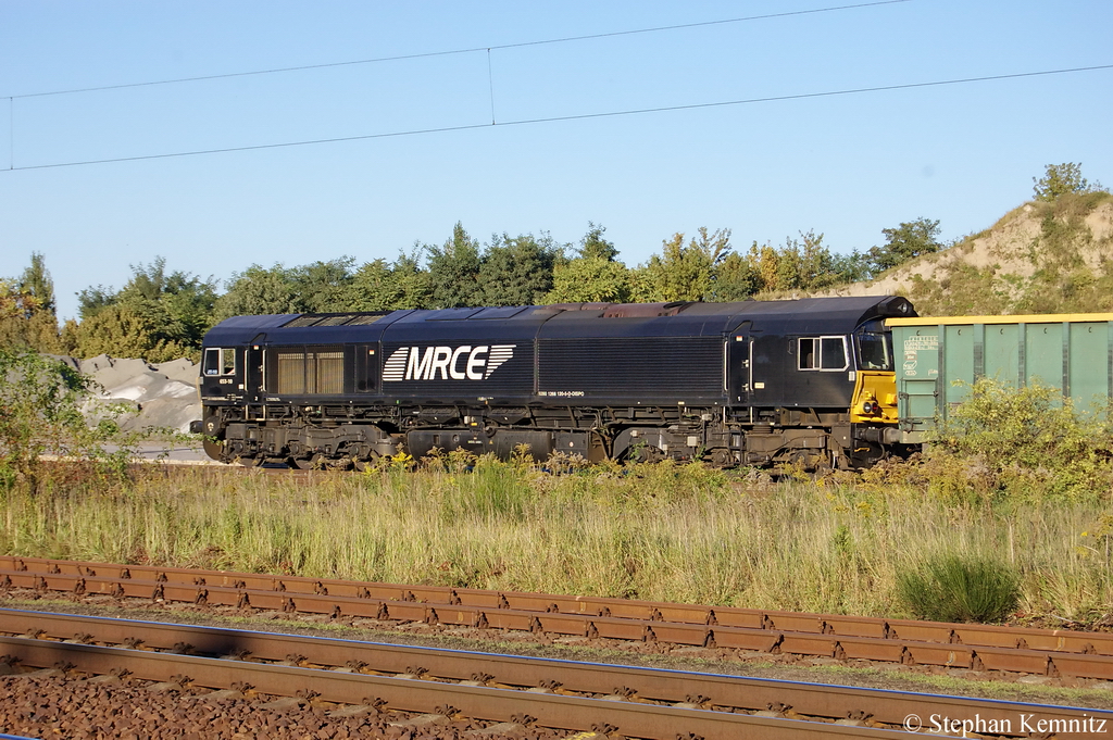 JT-10/653-10 (266 120-5) MRCE rangierte mit einigen Gterwagen in Satzkorn herum. 30.09.2011