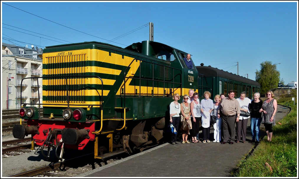 Klassentreffen der junggebliebenen Sechzigjhrigen und ihren ehemaligen Lehrerinnen an der Museumsbahn in Ptange am 01.10.2011. (Jeanny)